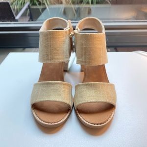 Toms Majorca heel. Never worn. NWT